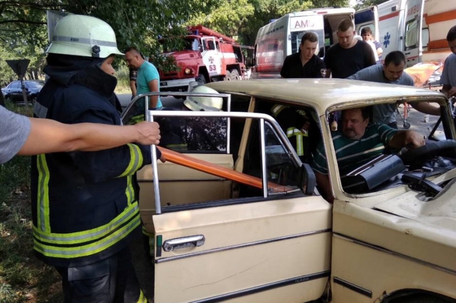 Под Днепром столкнулись Subaru, ВАЗ и DAF: пострадали 7-летний ребенок и четверо взрослых - рис. 3