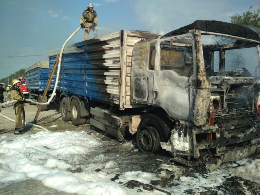 На трассе Днепр-Николаев загорелся грузовик - рис. 3