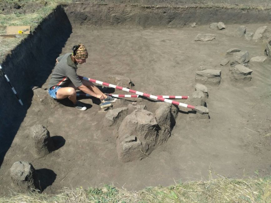 На Днепропетровщине откопали символ скифской власти - рис. 2