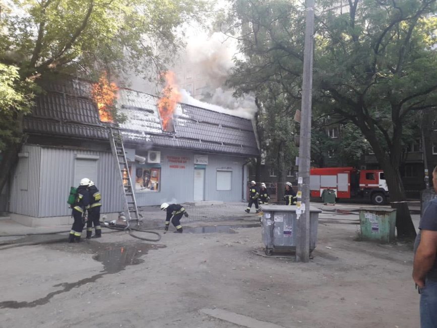 Пожар на Калиновой: горит спортзал с сауной - рис. 1
