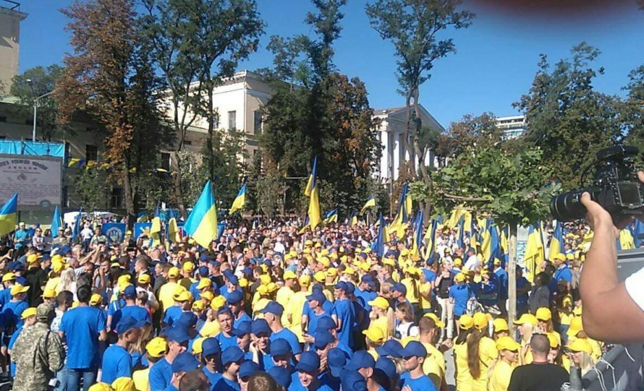 Днепр установил 2 рекорда: как город отметил День Государственного Флага Украины - рис. 1