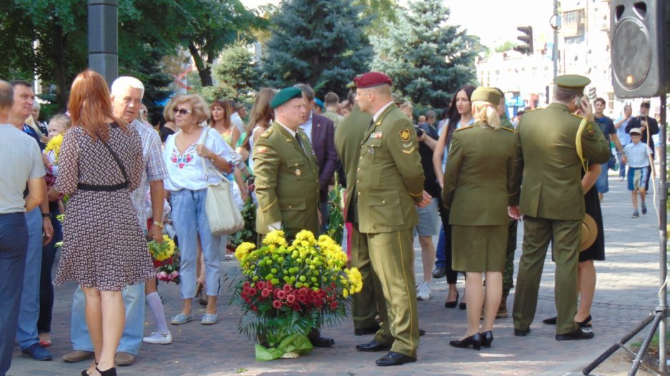 В Днепре почтили память бойцов, погибших в Иловайском котле: фоторепортаж - рис. 3