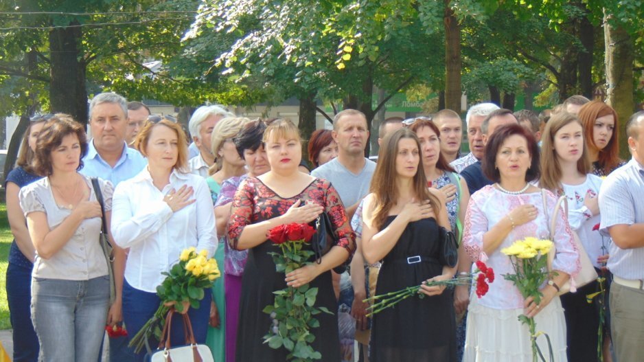 В Днепре почтили память бойцов, погибших в Иловайском котле: фоторепортаж - рис. 5