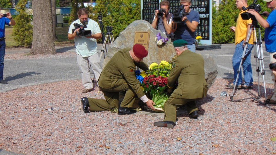 В Днепре почтили память бойцов, погибших в Иловайском котле: фоторепортаж - рис. 6