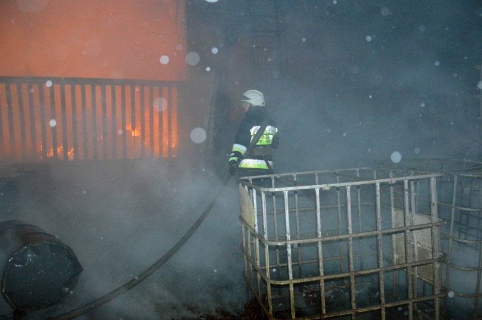 В Днепре случился пожар на территории автотранспортного предприятия - рис. 4