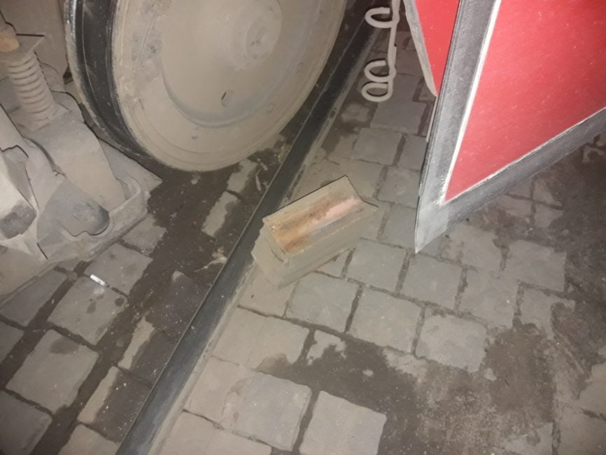 В центре Днепра трамвай сошел с рельс - рис. 2