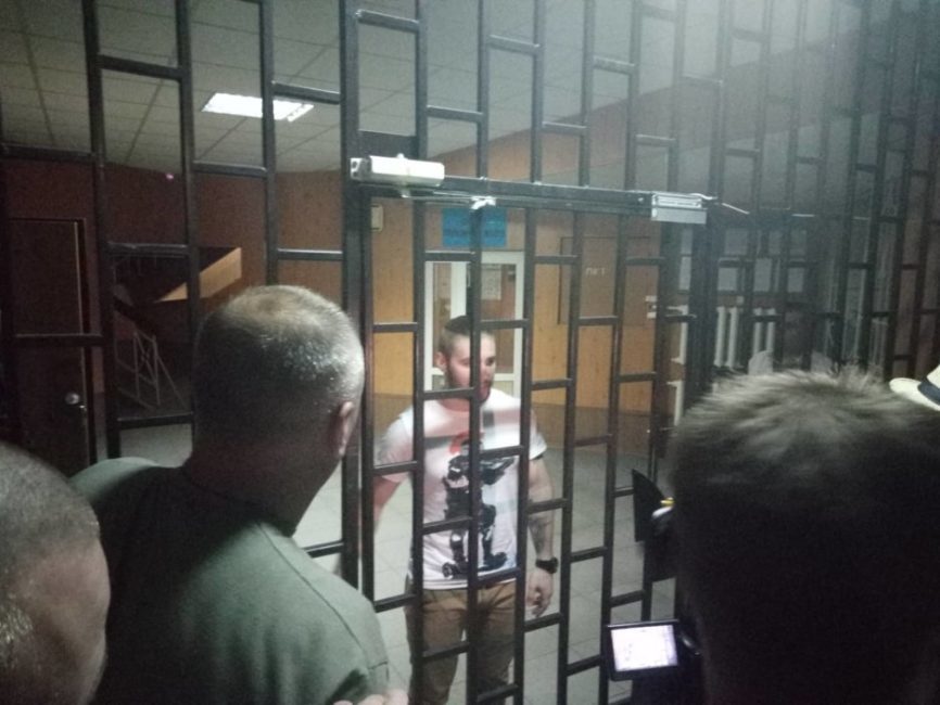 Блогер Валерий Ананьев задержан в Днепре перед презентацией своей книги "Сліди на дорозі" - рис. 4