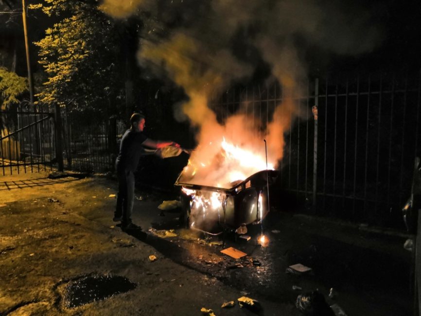Жители Днепра самостоятельно потушили горящие мусорные баки - рис. 4
