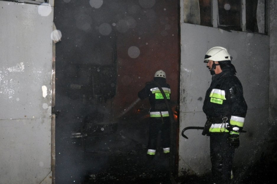 В Днепре случился пожар на территории автотранспортного предприятия - рис. 2