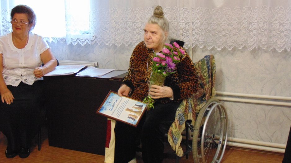 Возраст не помеха: 72-х летняя женщина победила на турнире по шахматам - рис. 1