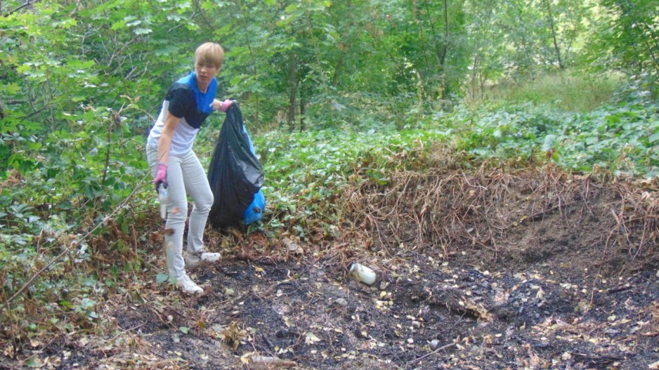 Совместный труд объединяет: мэр Днепра и президент Эстонии убирали мусор возле Шинника - рис. 7