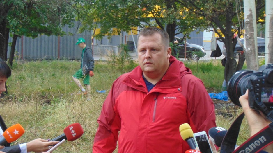 Совместный труд объединяет: мэр Днепра и президент Эстонии убирали мусор возле Шинника - рис. 9