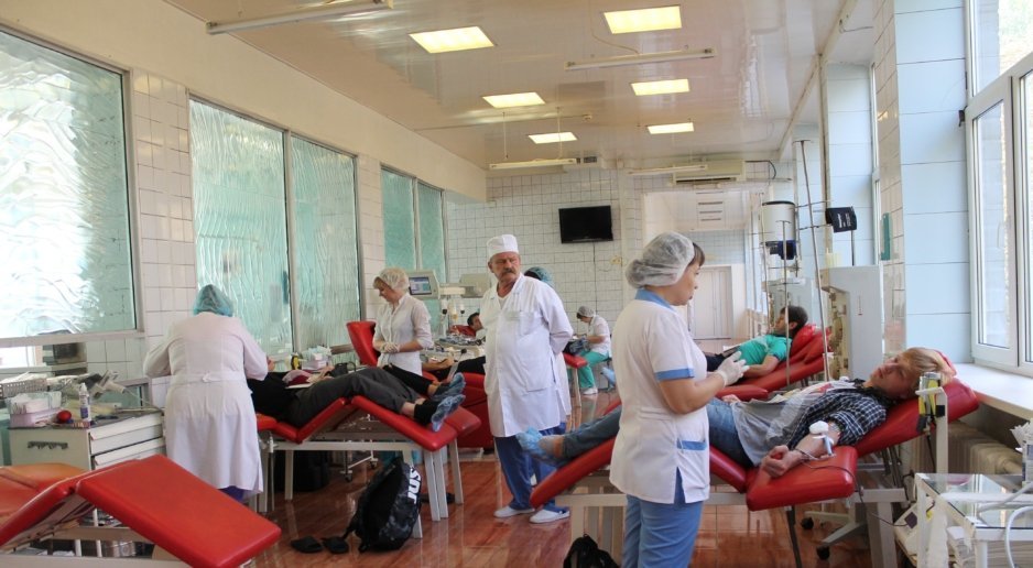 Днепропетровский банк крови принял помощь от спасателей - рис. 3