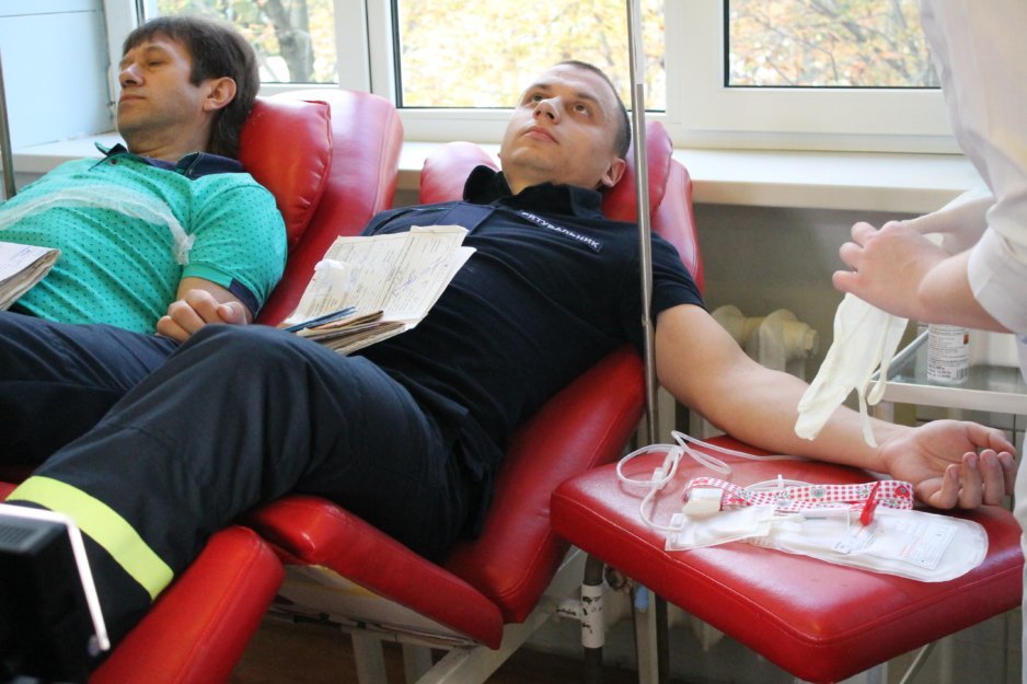 Днепропетровский банк крови принял помощь от спасателей - рис. 2