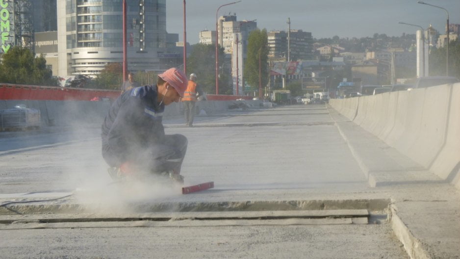 "Второе пришествие" асфальта на Новом мосту: фото - рис. 1