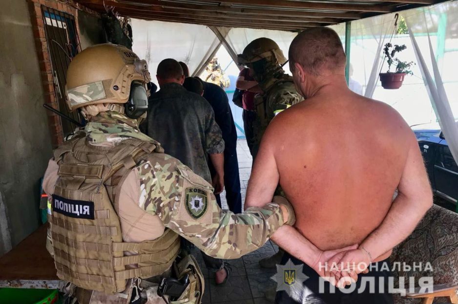 В Кривом Роге полиция изъяла наркотики на 250 000 гривен - рис. 1