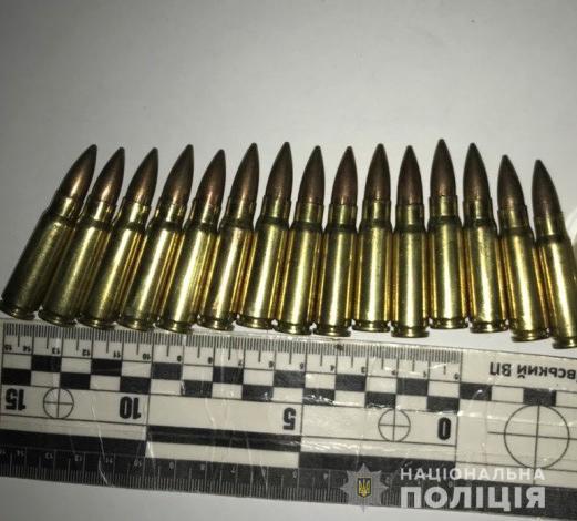 В Днепропетровской области полиция изъяла у женщины автомат Калашникова - рис. 2