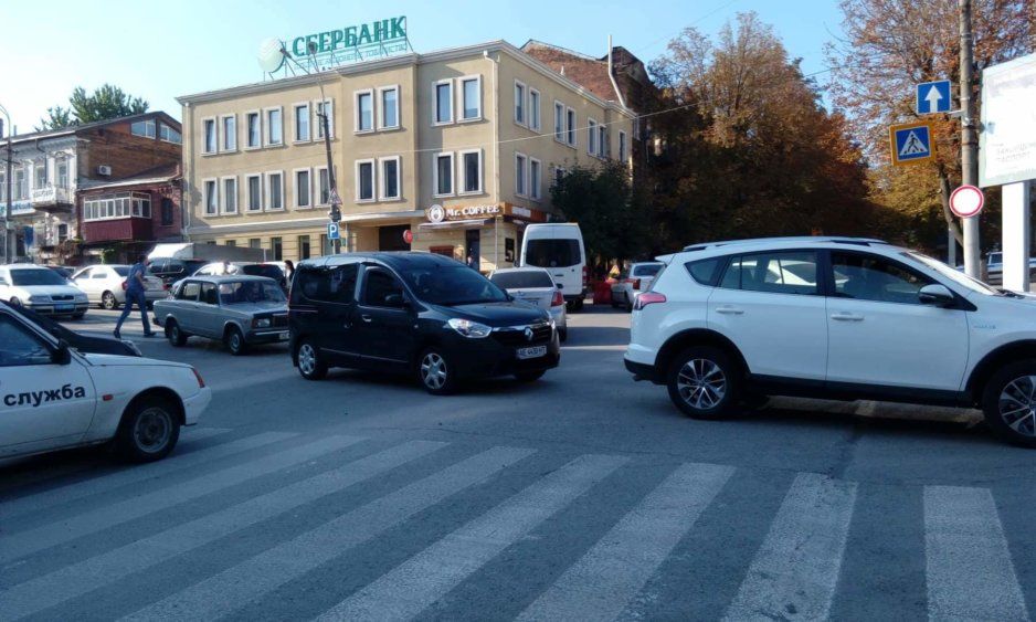 В Днепре перекрыли центральную улицу - рис. 1